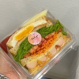 แซนวิส + ไข่ + ไส้กรอก+ผัก