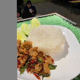 ข้าวกะเพราเนื้อ