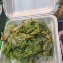 ข้าวราดผักกาดขาดหมูกรอบ