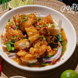 ยำไข่ปลาหมึกทอด