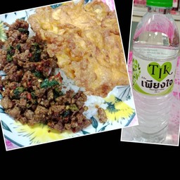 H.กะเพราเนื้อสับ + ไข่เจียว + ฟรีน้ำดื่ม