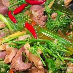 ข้าวราดผัดผักชีลาวใส่เนื้อ