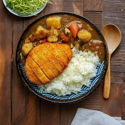 ข้าวแกงกระหรี่ไก่ทอดโทริ