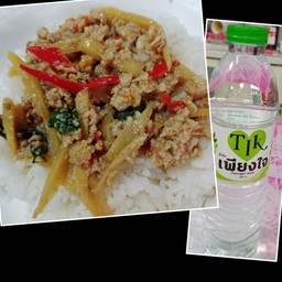 ข้าว หน่อไม้ผัดพริกสด + ฟรีน้ำดื่ม