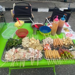 หมาล่าหน้าบ้าน