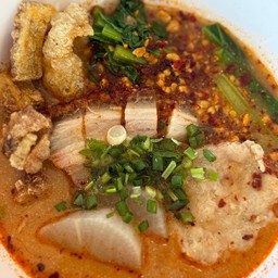 เตี๋ยวต้มยำหมูกรอบ/หมูเด้ง