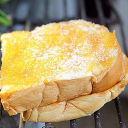 ขนมปังปิ้ง เนย น้ำตาล