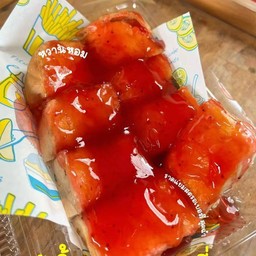 ขนมปังราดแยมสตอเบอร์รี่ + นม