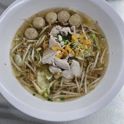 ก๋วยเตี๋ยวชามโตเจ้าเก่าหลังแก่นนคร ก๋วยเตี๋ยว