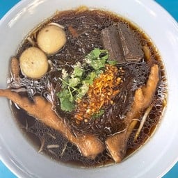 ต้มเส้นตีนไก่ พิเศษ