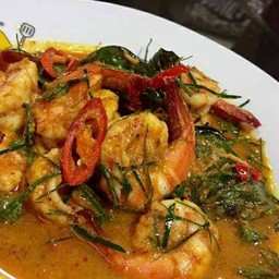 ผัดฉู่ฉี่กุ้งราดข้าว