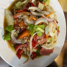 ยำรวมมิตรใส่ทุกอย่าง