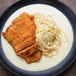 สปาเก็ตตี้ครีมไก่ทงคัตซึ