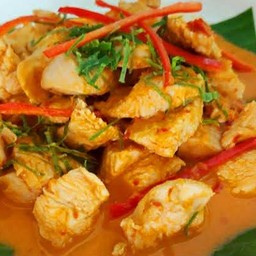 ผัดฉู่ฉี่ไก่ราดข้าว