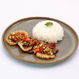 ข้าวหมูกรอบชาชูคุโรบุตะผัดพริกเกลือ