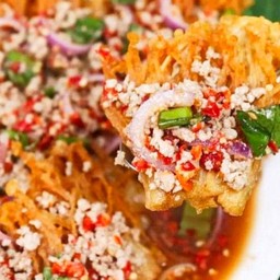 ยำเห็ดกรอบ หมูสับ