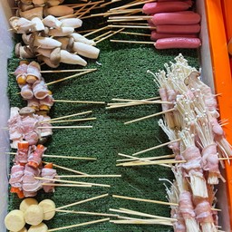 ข้าวตามสั่งฟรีไข่ดาว -สบตุ๋ย