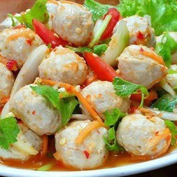 ยำลูกชิ้นรวม