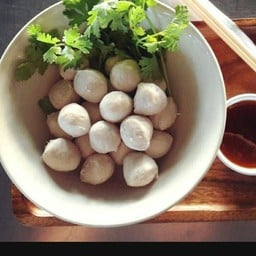 [อร่อยซ่ากับโค้ก] ลูกชิ้นลวก +  โค้ก ออริจินัล (ขวด)