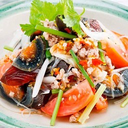 ยำไข่เยี่ยวม้า+หมูสับ