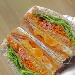 แซนด์วิชปูอัด + โบโลน่า