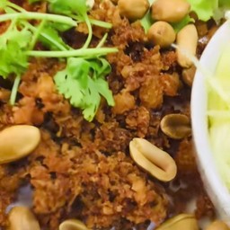 ยำกุ้งฟู