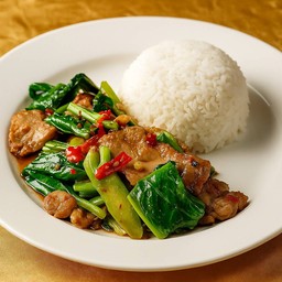 ข้าวราดคะน้าหมูชิ้น