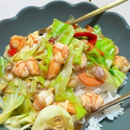 ข้าวผัดกะหล่ำปลีกุ้ง