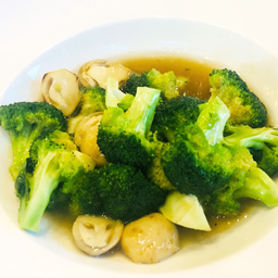 บร็อคโคลี่ผัดเห็ดฟาง