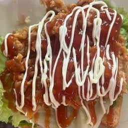 ข้าวไก่ทอดราดซอส