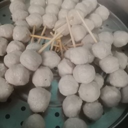 ลูกชิ้นหมูนึ่ง 1 ไม้