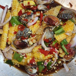 ยำข้าวโพดหอยแครง น้ำปลาร้า