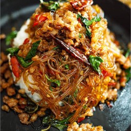 ข้าวกะเพราไก่สับวุ้นเส้น