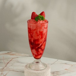 สตอเบอร์รี่ นมสด ปั่น strawberry smoothie