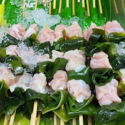 หมูสามชั้นกับสาหร่ายวากาเมะ