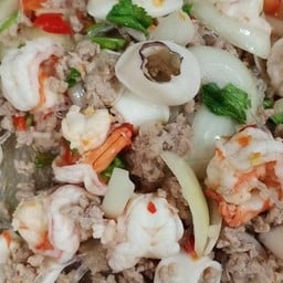 ร้านยุ้ยตำ-ยำแซ่บ