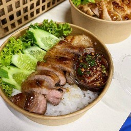 ข้าวกล่องบ้านกลางทุ่ง