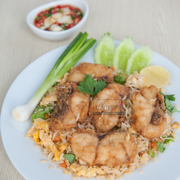 ข้าวผัดปลากะพง