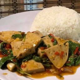 ข้าวกระเพราหมูยอ