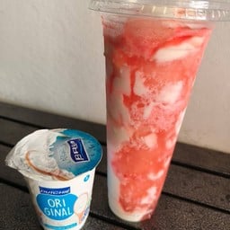 สตอเบอรี่ปั่น/โยเกิร์ต