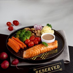 สเต็กแซลมอน พริกไทยดำ Someon Steak favorite food black paper