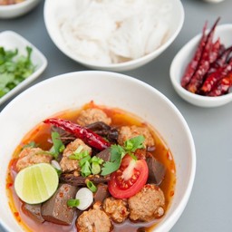 ขนมจีนน้ำเงี้ยว