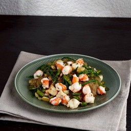 ผัดวุ้นเส้นชะอมกุ้ง Stir fried vermicelli with shrimp and climbing