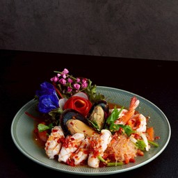ยำวุ้นเส้น ทะเล Spicy glass noodle salad with mixed seafood