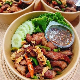 ข้าวหมูทอดกะเทียมพริกสด