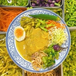 ขนมจีนโต๊ะแดง น้ำยาใต้ ผักสด - นครอินทร์ พระราม 5 Rama 5