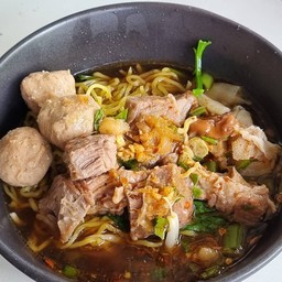 ก๋วยเตี๋ยวเนื้อตุ๋น