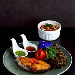 ปลาอินทรีย์ทอดน้ำปลา 1 ชิ้น