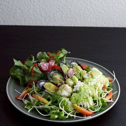 ยำซีฟู้ด ต้นอ่อนทานตะวัน Sunflower sprouts with seafood Spicy salad