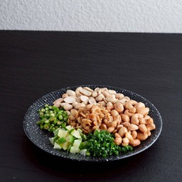 ยำที่รัก เม็ดมะม่วงทรงเครื่อง Mango seeds with condiments